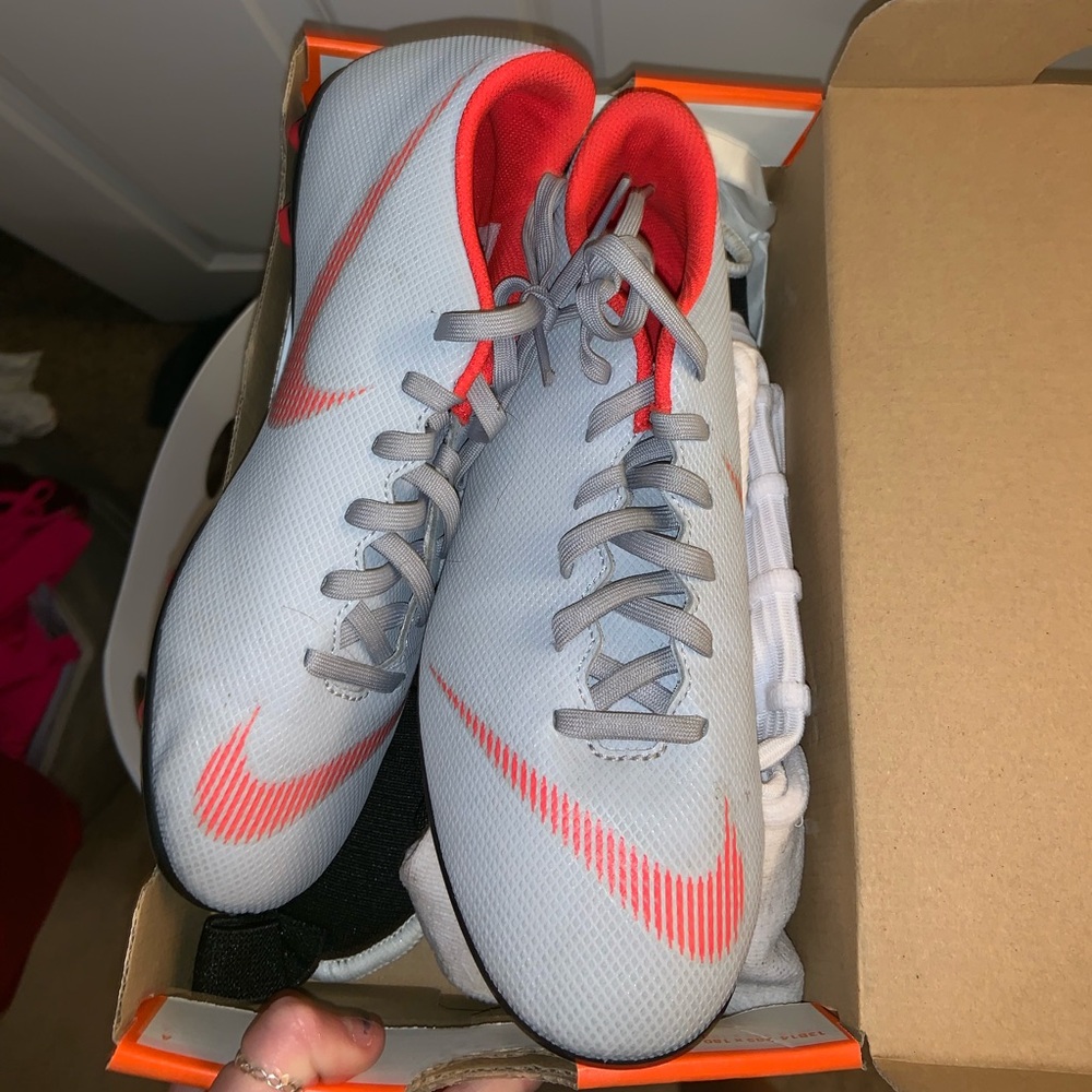 Women’s soccer cleats